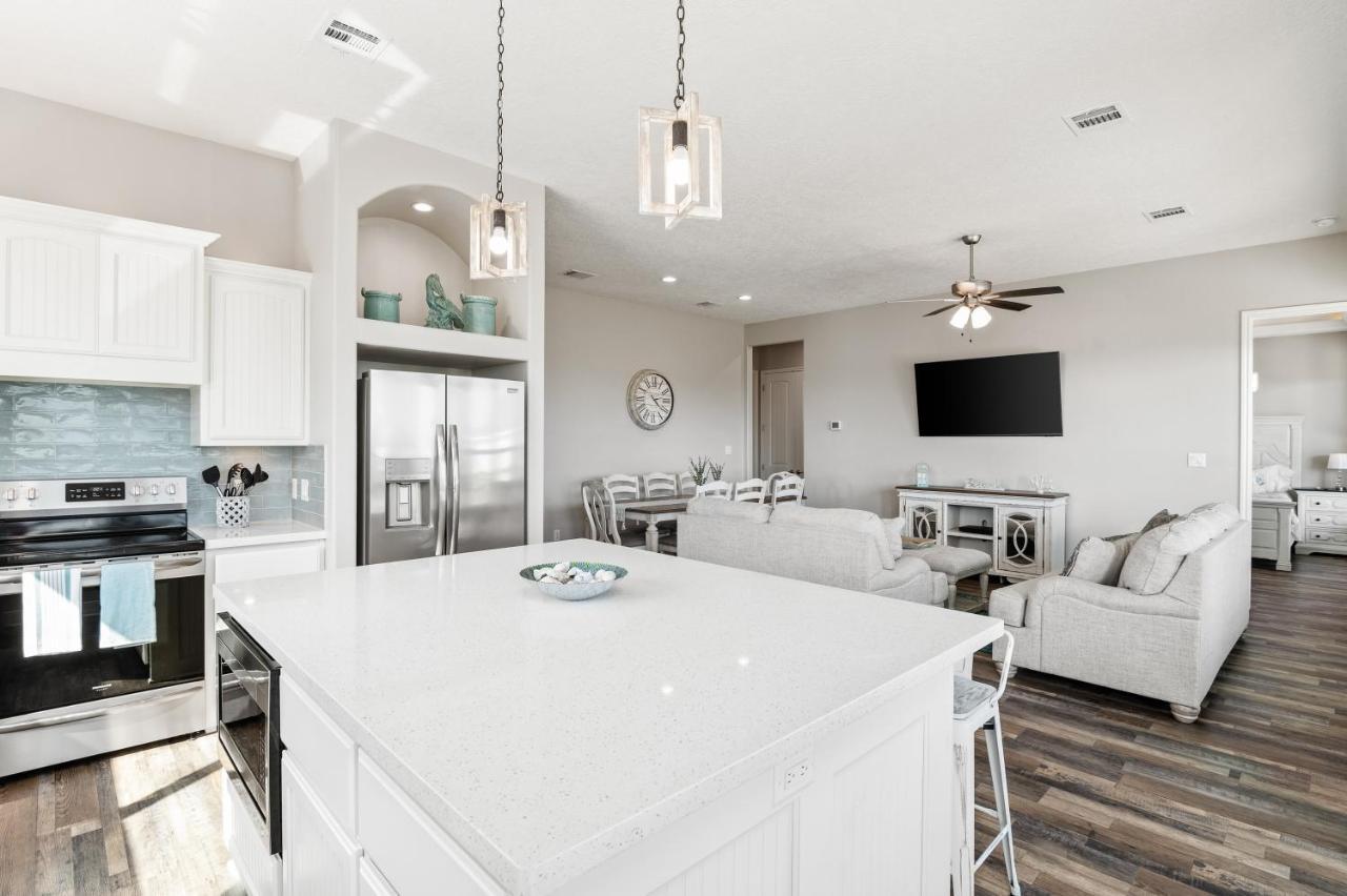 Bolivar Peninsula Stylish 4Br Crystal Beach Retreat Walk To Beach מראה חיצוני תמונה