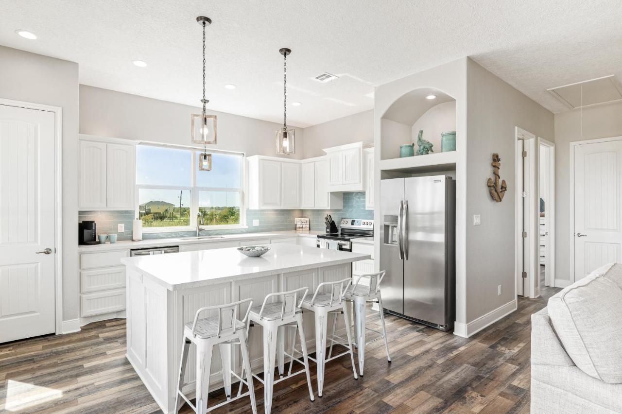 Bolivar Peninsula Stylish 4Br Crystal Beach Retreat Walk To Beach מראה חיצוני תמונה